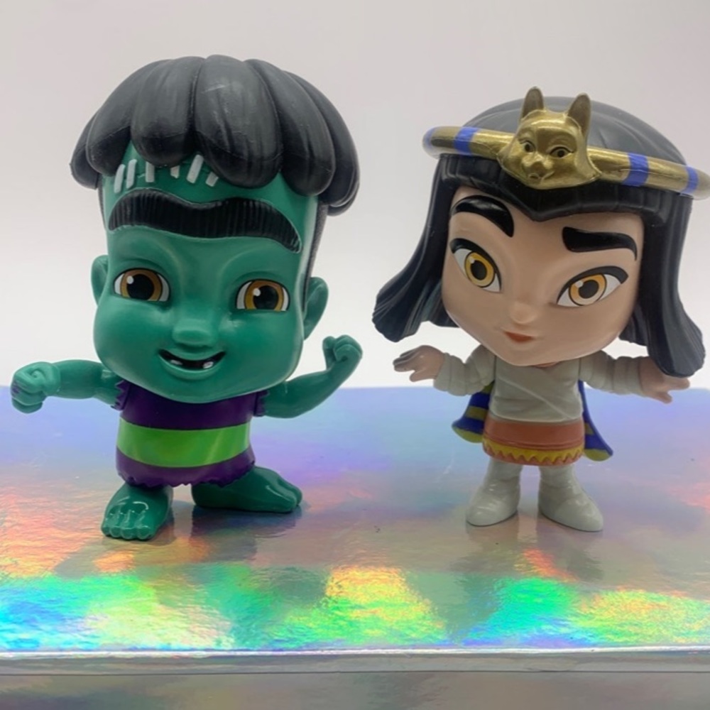 Netflix 4" Super Monsters Hasbro 2 figures Cleo &  Mash